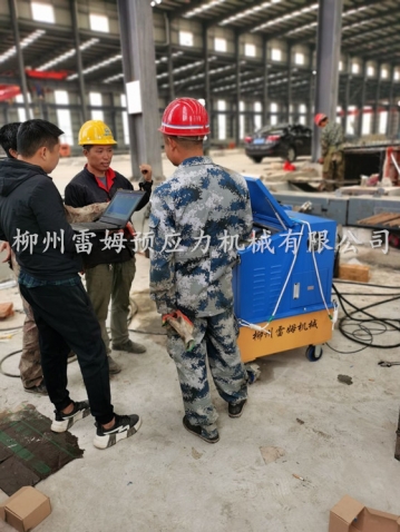 2020年5月22日，山东省济南市平阴县桥梁施工项目部，采用了我公司CZB2×2-600
系统、穿心液压式千斤顶。